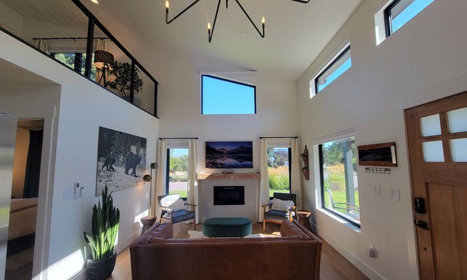 Farviews - Pattee Canyon Casa | Cozy, extremely CLEAN, Missoula Guesthouse Retreat!