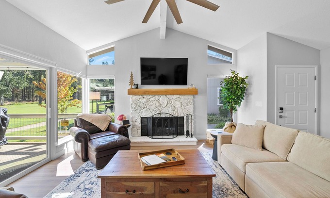Plumas Eureka Estates Casa | Cozy Fairway Escape - Views, Fast WiFi, EV Ready