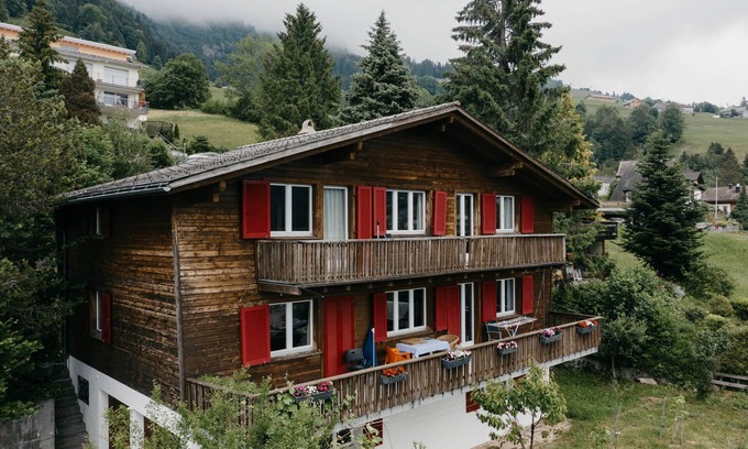 Amden Apartamento | "Cozy Family Flat with Stunning Mountain Views in Amden, Switzerland!"