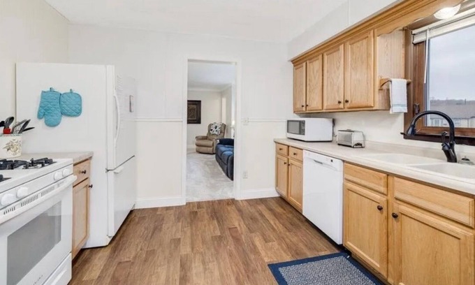 Saint Paul Park Casa | Cozy Family Friendly House by Park. Available for extend stays.