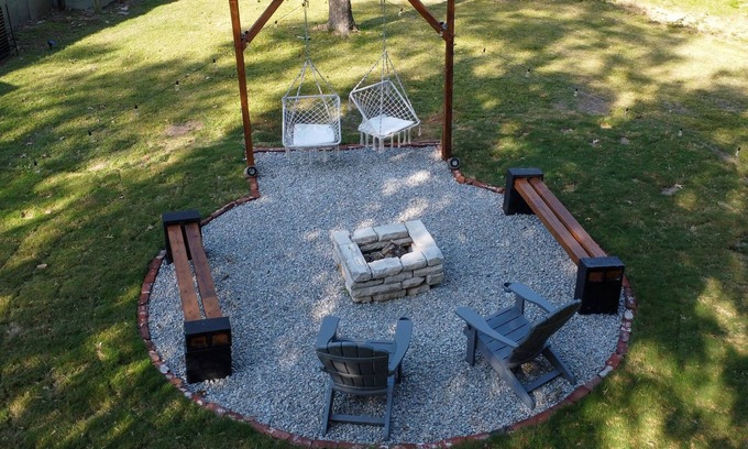 Whitehaven Casa | Cozy family friendly retreat w/4 bedrooms, wrk area, and ultimate green space.