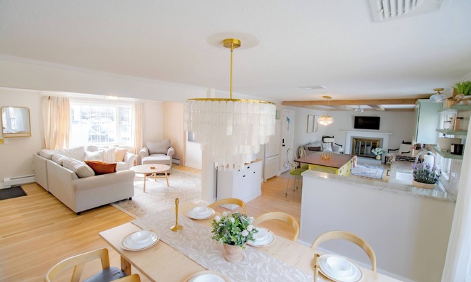 Centerville Casa | Cozy family-friendly home in Cape Cod, mins to beaches/amenities, +EV Charging!