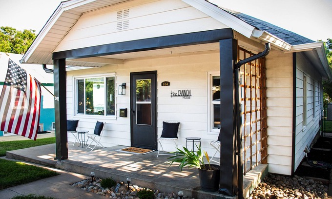 Lafayette Casa | Cozy family friendly home within walking distance of Main Street!