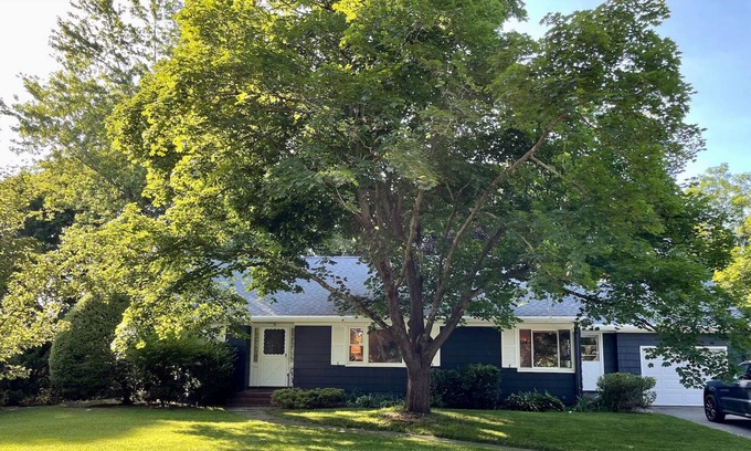 Riverhead Casa | Cozy Family Friendly Summer Getaway