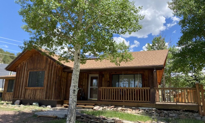 Westcliffe Cabina | Cozy Family-Friendly Log Cabin Retreat in the Mountains