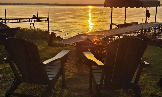Chippewa Falls Cabina | Cozy family getaway right on Lake Wissota!