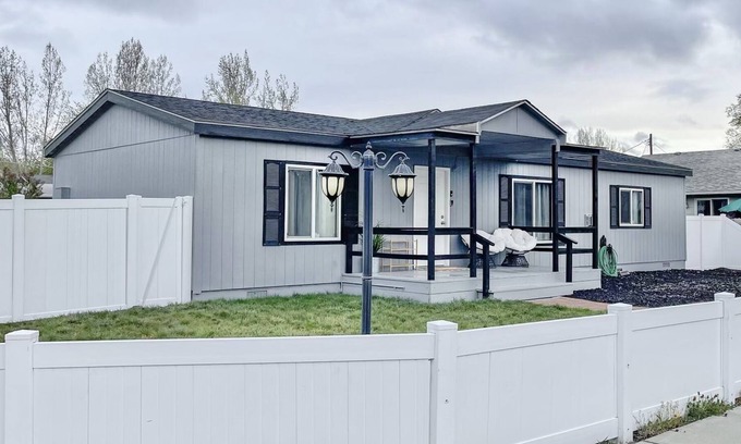 West Valley Casa | Cozy family home with great location and low fees.