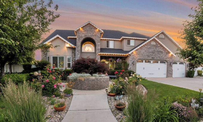 Highland Casa | Cozy Family House in Highland!