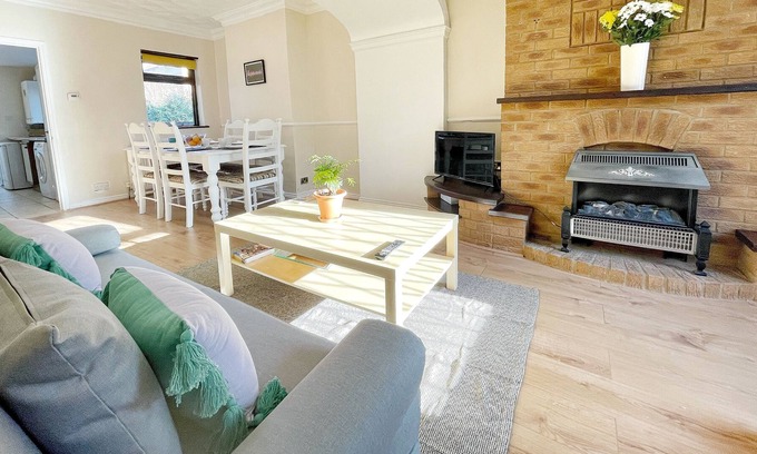 Grays Casa | Cozy Family house in The heart of Grays