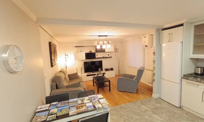 Gros Apartamento | Cozy family retreat in Gros, 10 min from Zurriola Beach. Comfort and tranquility