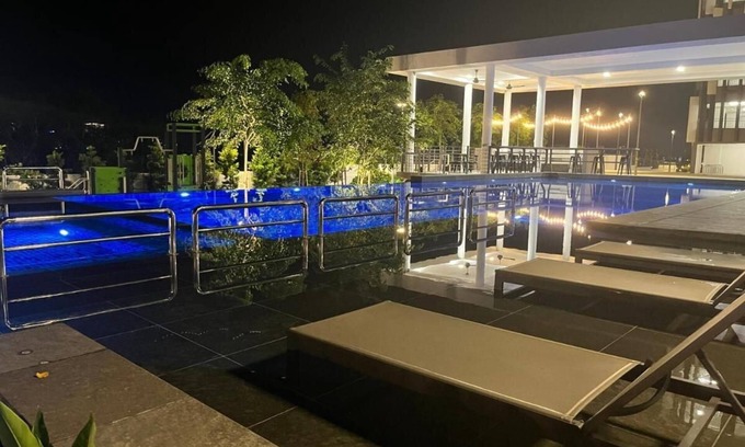 Bayan Lepas Apartamento | cozy family stay seaview & airport view batu maung
