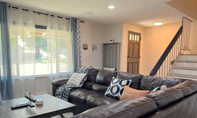 Citrus Heights Casa | Cozy Family Vacation Homew/Pool, Firepit, Tesla L2