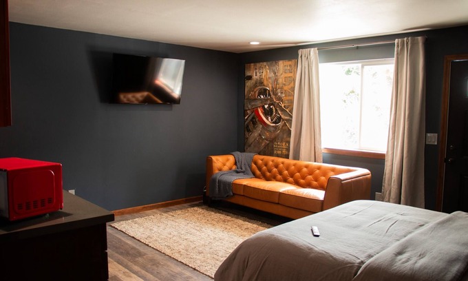 Buckley Otro | Cozy Farm stay on 70 acres,Pet Friendly, farm animals,close to mount Rainer
