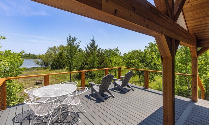 Klondike Cabina | Cozy Farmhouse-Cabin on a Private Lake