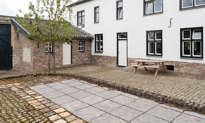 Bemelen Casa | Cozy Farmhouse in Bemelen With Terrace