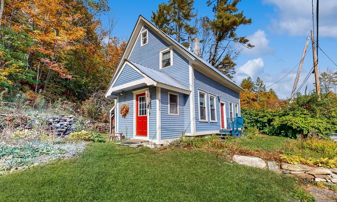 Chester Casa | Cozy farmhouse w/ TV, wifi, w/d, dvd player, kitchen, board games