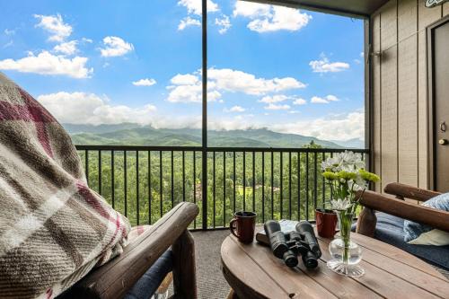 Gatlinburg - Pigeon Forge Apartamento | Cozy Fires & Mountain Views, Your Smoky Mountain Escape