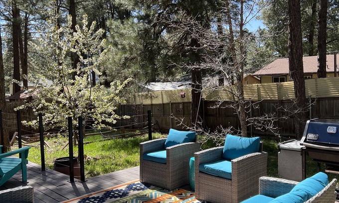 Kachina Village Casa | Cozy Forest Retreat- Family Friendly and Pets Welcome.