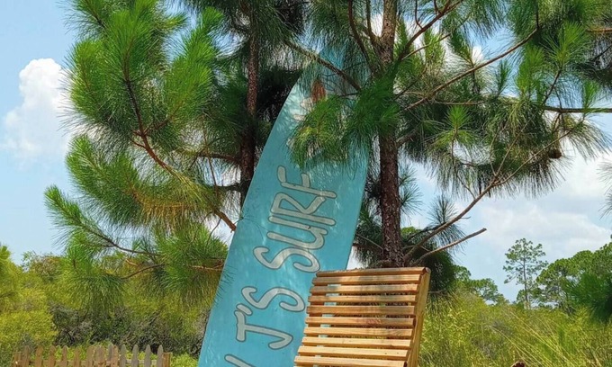 Eastpoint Cabina | Cozy & Fun Fisherman's Cabin close to Beaches and Forest. Pet Friendly!