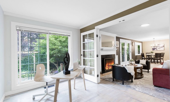 Lake Hills Casa | Cozy furnished 3-bedroom pet-friendly rambler in Bellevue