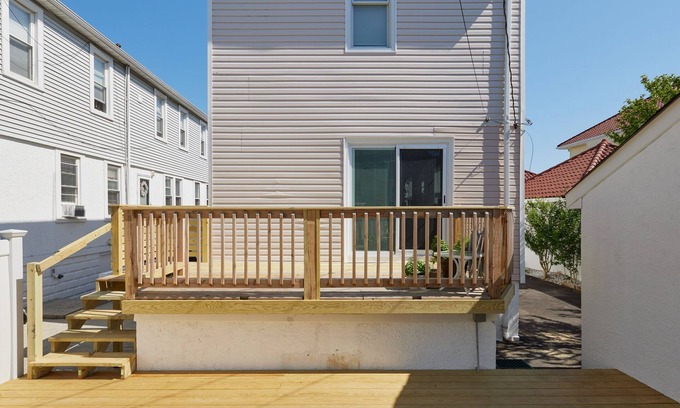 Long Beach Casa | Cozy Garden Home Near the Beach