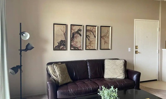 Santa Clarita Condominio | Cozy gem in the heart of Santa Clarita.