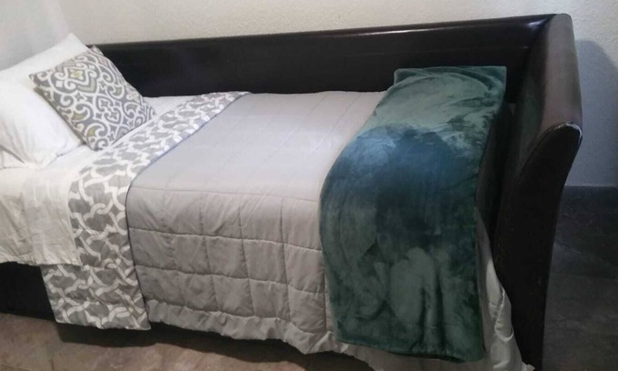 Tijuana Condominio | Cozy Gem steps away from the Border ,Jacuzzi in private patio.