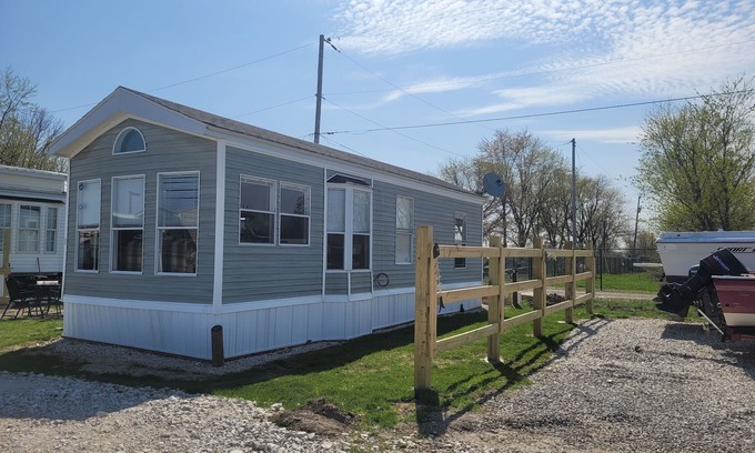 Port Clinton Casa | Cozy get away lot 1 birding view, nature walk, restaurants, beaches, dock sm fee