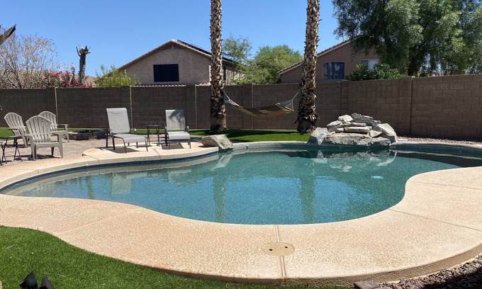 Surprise Casa | Cozy getaway home w/ POOL and GREAT location!