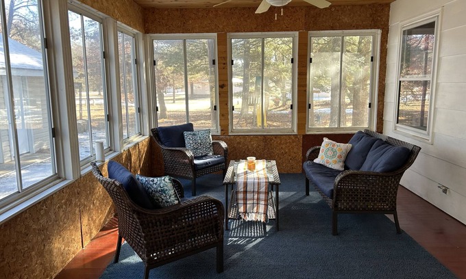 New Lisbon Cabaña | Cozy getaway near Castlerock Lake