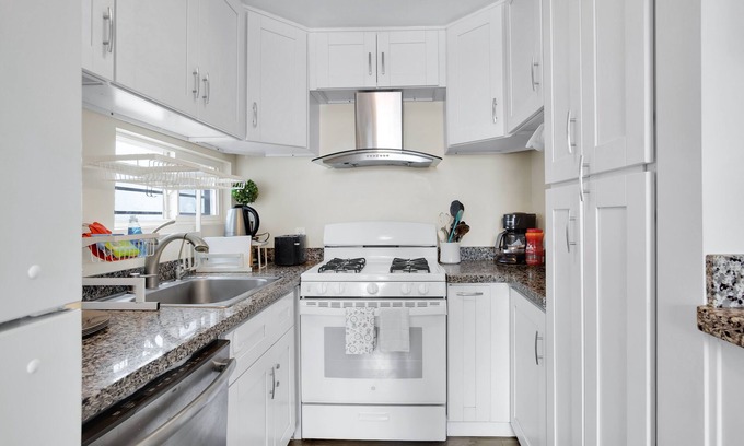 Downey Casa | Cozy Getaway near Disney/ Knott’s and Beaches