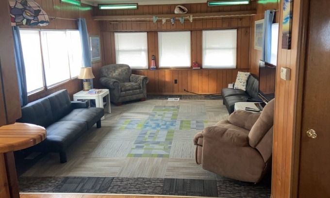 Port Clinton Casa | Cozy Getaway Sleeper