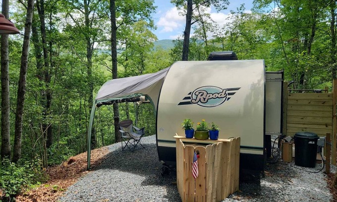 Bryson City Alquiler De RV | Cozy Glamping Pod with WiFi, HOT TUB, Outdoor Shower in marvelous Bryson City