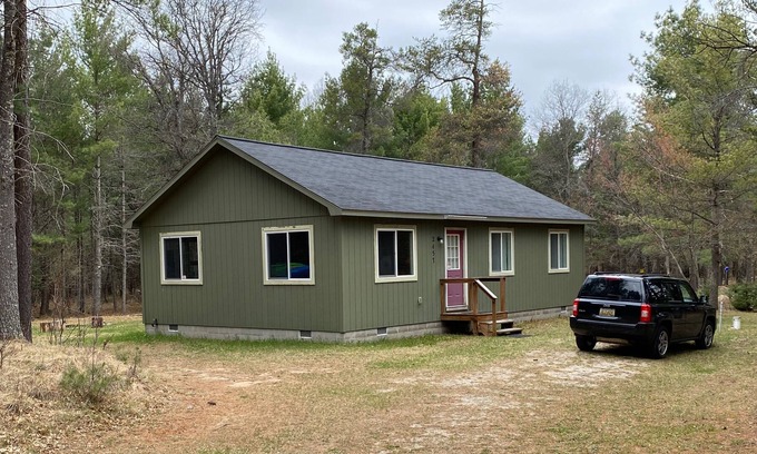 Grayling Cabina | Cozy Grayling/Lovell's Twp Cabin in the Woods