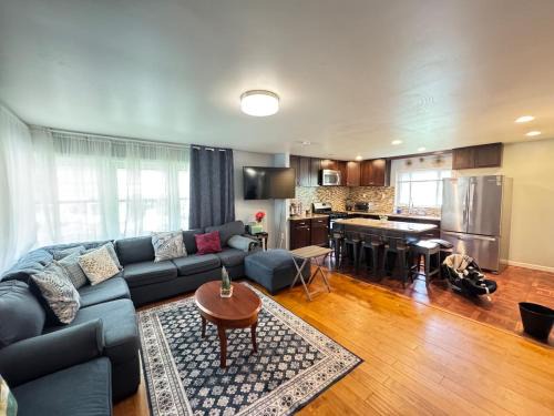 Seminary Hill Casa | COZY Great Entire 8BR Home in Alexandria