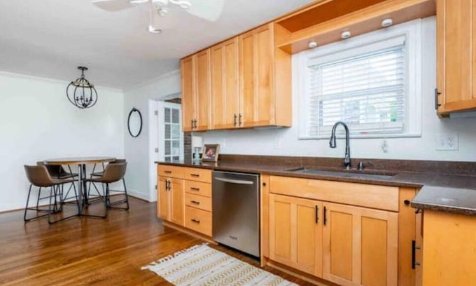 Hawthorne Casa | Cozy, great LOCATION, smoke FREE!