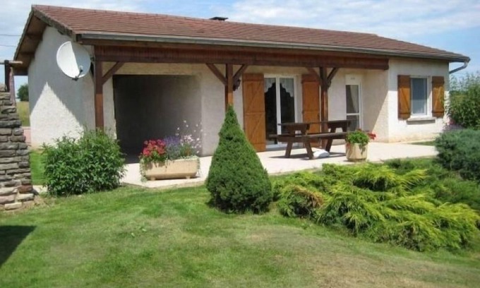 Fontenoy-le-Chateau Cabaña | Acogedor gîte con terraza y parking privado cerca del puerto y termas