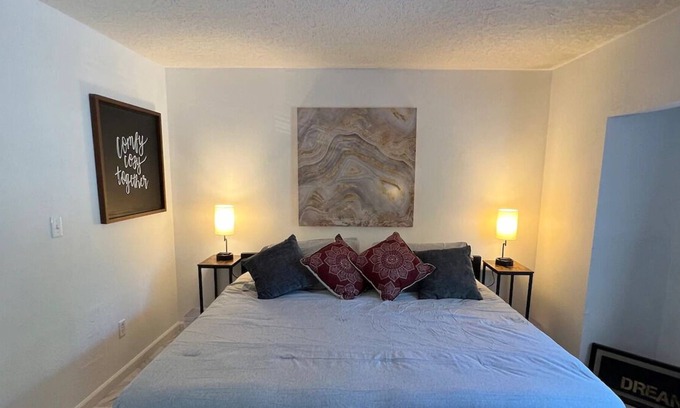 Felida Casa | Cozy Guest House in the Heart of Felida- AC,WiFi-close to restaurants, parks.