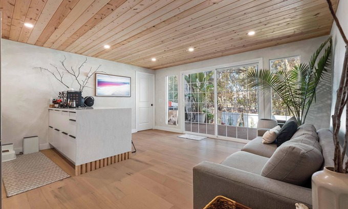 Lake Forest Cabina | Cozy Guest House Surrounded with nature and Eucalyptus Trees.
