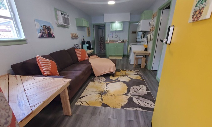 Inwood Casa | Cozy guest house w/ fenced yard and hot tub