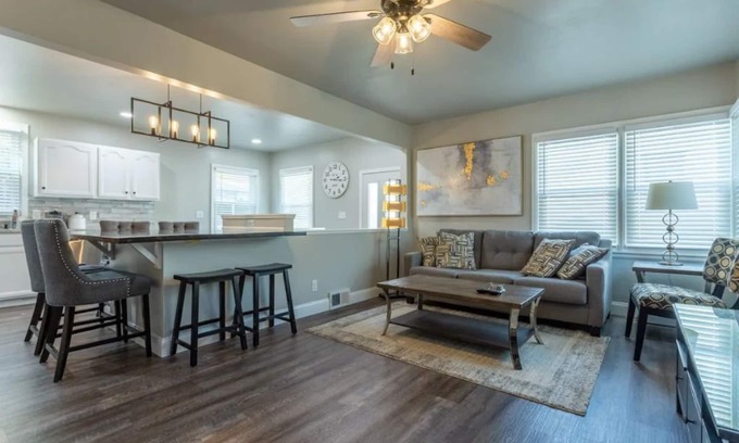 Dubuque Casa | Cozy Guest House Welcomes You