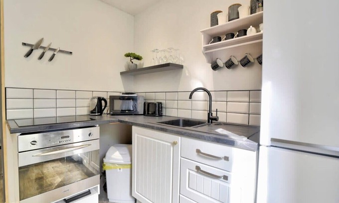 West Thurrock Cabina | Cozy Guest Lodge with a large secluded garden
