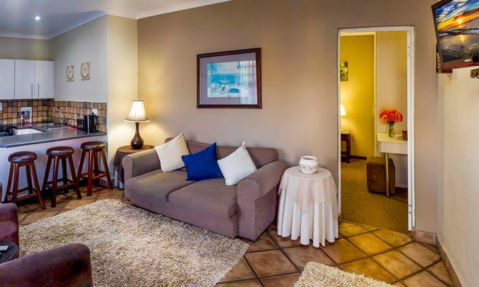 Humewood Cama Y Desayuno | Acogedora habitación con cama doble y cocina, cerca de Port Elizabeth