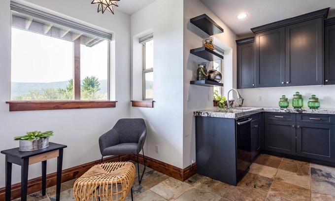 Eden Casa | Cozy Guest Suite with Breathtaking Views