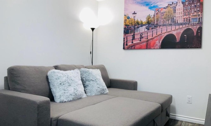Northeast Edmonton Casa | Cozy Guest Suite with private entrance