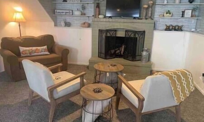 Grandview Casa | Cozy Guest Suite with Fireplace & Private Entrance