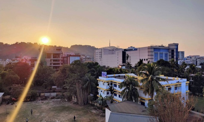 Sualkuchi Apartamento | Cozy Guwahati Apartment With City & Mountain Views