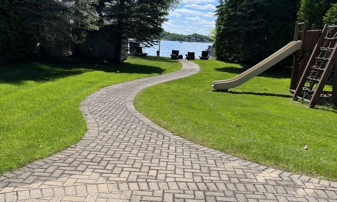 West Bloomfield Casa | Cozy home with direct lake view