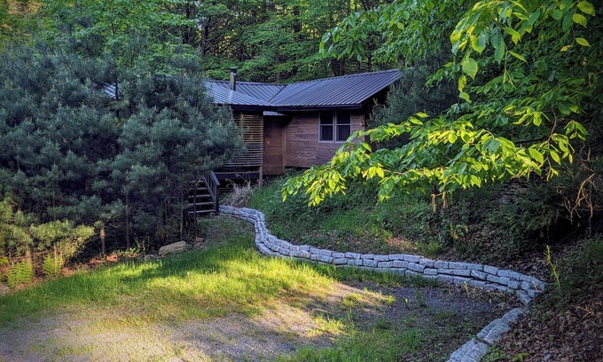 Smallwood Cabina | Cozy Hamlet Retreat at Le Chalet in the Catskills, NY