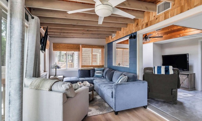 Hampton Bays Casa | Cozy Hampton Bays Beach Cottage one Block from the Beach, Perfect for Couples